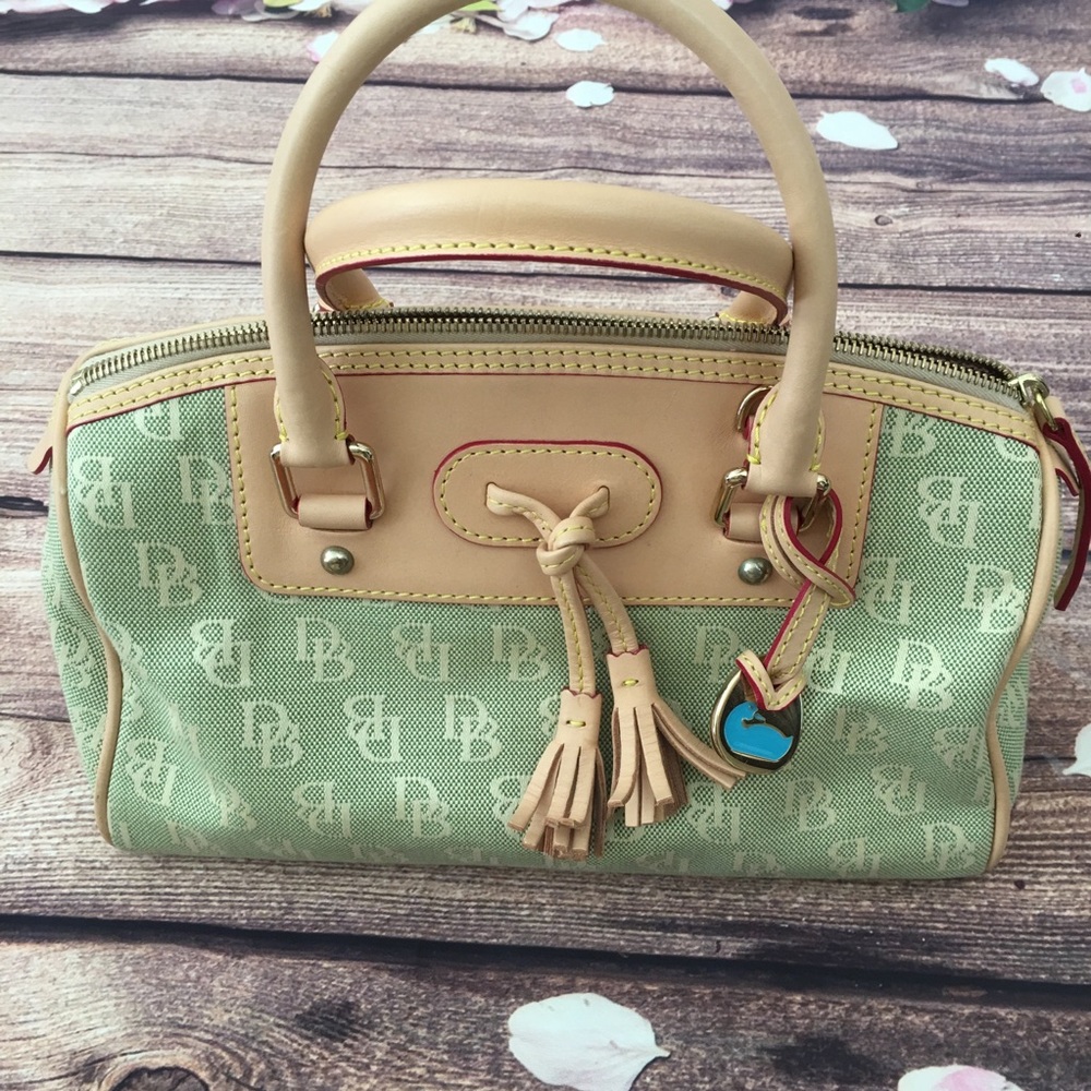 🌸 SALE! Dooney & Bourke Top Handle Bag!